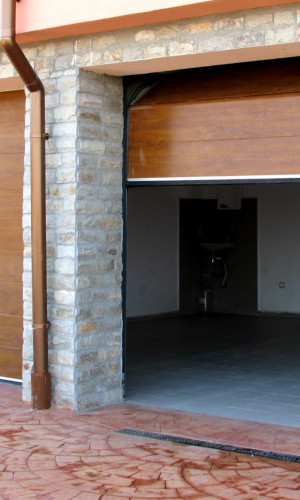 Sectional residential doors Photos
